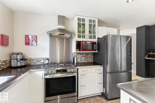 5400 49 Street, Stony Plain, AB - Indoor Photo Showing Kitchen