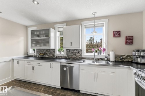 5400 49 Street, Stony Plain, AB - Indoor Photo Showing Kitchen With Double Sink