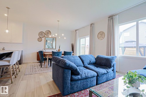 28 Rosewood Way, St. Albert, AB - Indoor Photo Showing Living Room