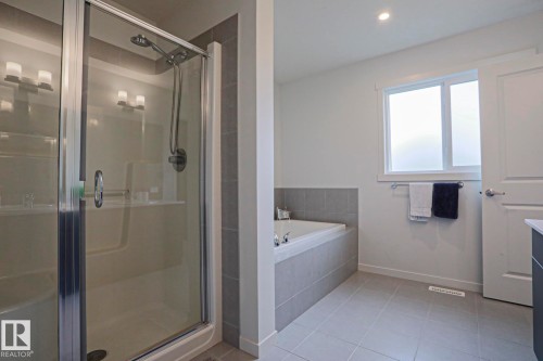 28 Rosewood Way, St. Albert, AB - Indoor Photo Showing Bathroom