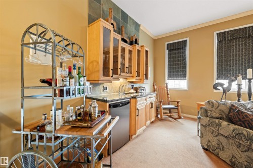 527 Hunters Green, Edmonton, AB - Indoor Photo Showing Kitchen