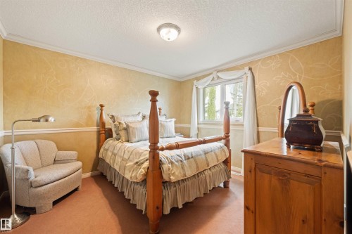 527 Hunters Green, Edmonton, AB - Indoor Photo Showing Bedroom