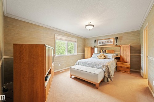 527 Hunters Green, Edmonton, AB - Indoor Photo Showing Bedroom