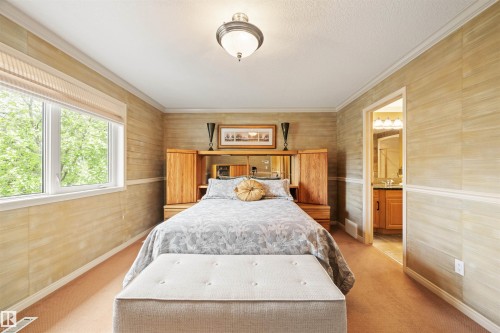527 Hunters Green, Edmonton, AB - Indoor Photo Showing Bedroom