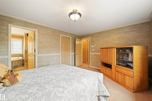 527 Hunters Green, Edmonton, AB - Indoor Photo Showing Bedroom