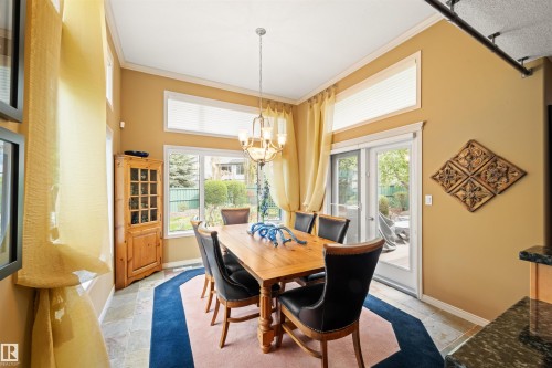 527 Hunters Green, Edmonton, AB - Indoor Photo Showing Dining Room