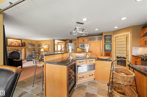 527 Hunters Green, Edmonton, AB - Indoor Photo Showing Kitchen