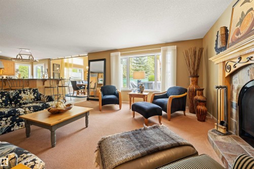 527 Hunters Green, Edmonton, AB - Indoor Photo Showing Living Room