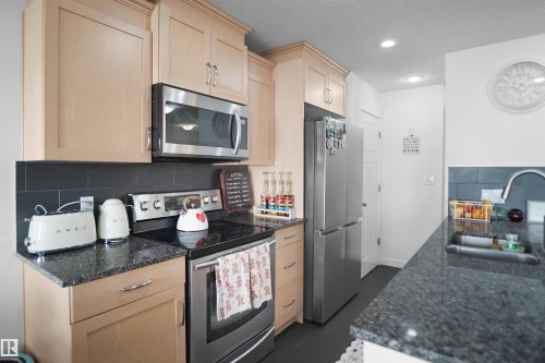 16804 53 Street, Edmonton, AB - Indoor Photo Showing Kitchen With Double Sink With Upgraded Kitchen