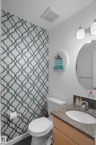 16804 53 Street, Edmonton, AB - Indoor Photo Showing Bathroom