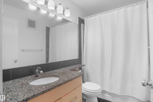 16804 53 Street, Edmonton, AB - Indoor Photo Showing Bathroom