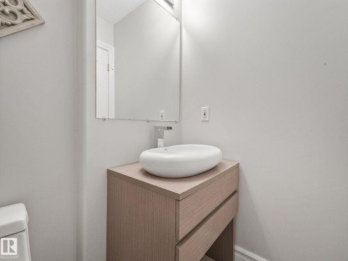 173 Castle Drive, Edmonton, AB - Indoor Photo Showing Bathroom