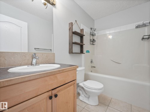 173 Castle Drive, Edmonton, AB - Indoor Photo Showing Bathroom