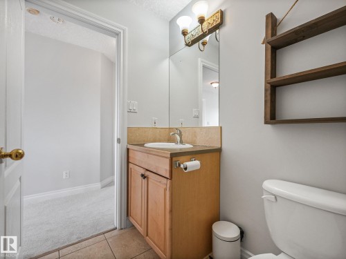 173 Castle Drive, Edmonton, AB - Indoor Photo Showing Bathroom