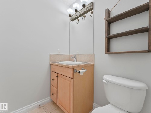 173 Castle Drive, Edmonton, AB - Indoor Photo Showing Bathroom