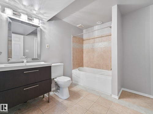 173 Castle Drive, Edmonton, AB - Indoor Photo Showing Bathroom