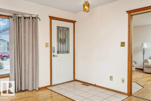 4923 11A Avenue, Edmonton, AB - Indoor Photo Showing Other Room