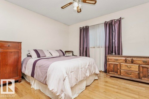 4923 11A Avenue, Edmonton, AB - Indoor Photo Showing Bedroom