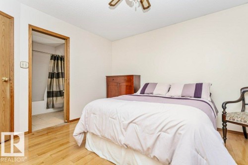 4923 11A Avenue, Edmonton, AB - Indoor Photo Showing Bedroom