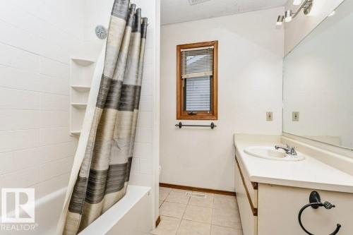 4923 11A Avenue, Edmonton, AB - Indoor Photo Showing Bathroom
