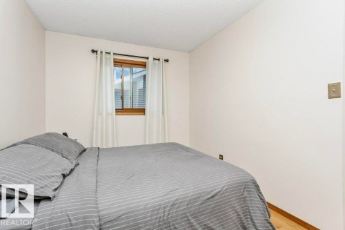 4923 11A Avenue, Edmonton, AB - Indoor Photo Showing Bedroom