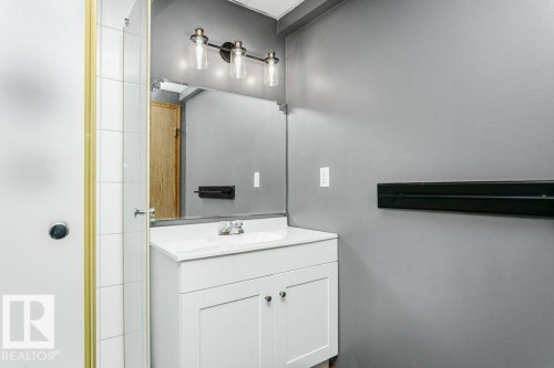 4923 11A Avenue, Edmonton, AB - Indoor Photo Showing Bathroom