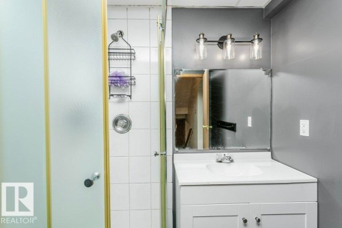 4923 11A Avenue, Edmonton, AB - Indoor Photo Showing Bathroom