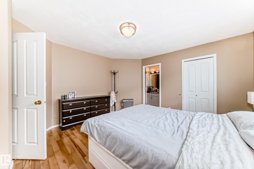 1815 36 Avenue, Edmonton, AB - Indoor Photo Showing Bedroom