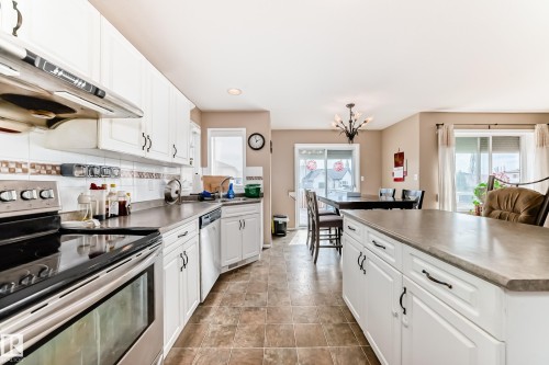 1815 36 Avenue, Edmonton, AB - Indoor Photo Showing Kitchen