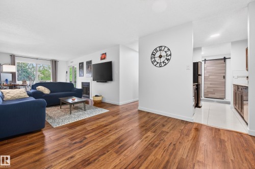 312 14811 51 Avenue, Edmonton, AB - Indoor Photo Showing Living Room