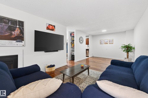 312 14811 51 Avenue, Edmonton, AB - Indoor Photo Showing Living Room