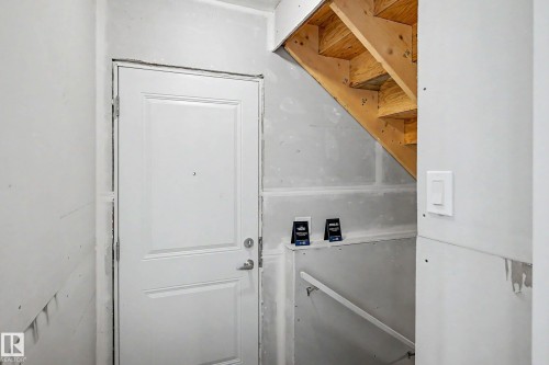21120 25 Ave Nw, Edmonton, AB - Indoor Photo Showing Other Room