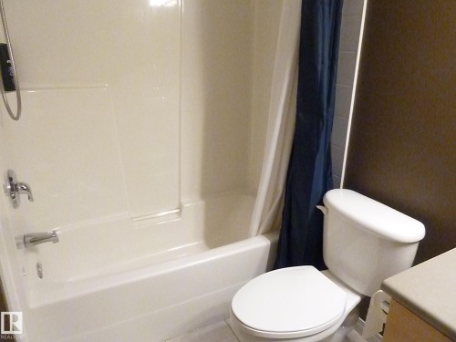 1-104 4245 139 Avenue, Edmonton, AB - Indoor Photo Showing Bathroom