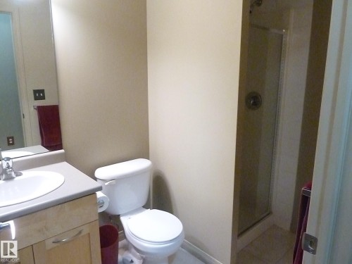 1-104 4245 139 Avenue, Edmonton, AB - Indoor Photo Showing Bathroom