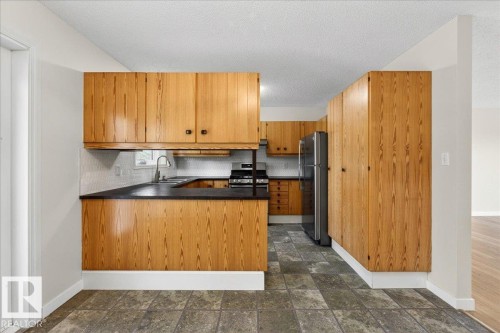 1815 42 Street, Edmonton, AB - Indoor Photo Showing Kitchen