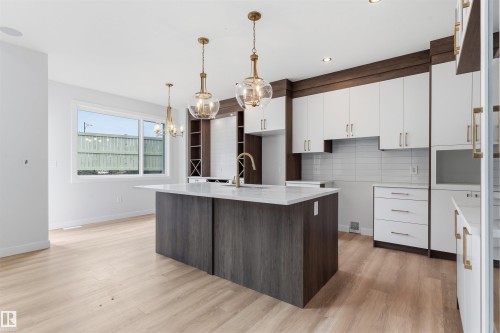 18 Meadowgrove Landing, Spruce Grove, AB - Indoor Photo Showing Kitchen With Upgraded Kitchen