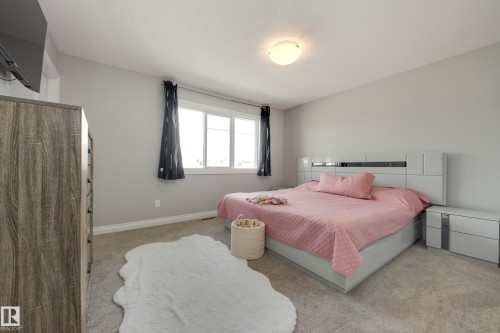 6687 Cardinal Road, Edmonton, AB - Indoor Photo Showing Bedroom