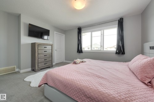 6687 Cardinal Road, Edmonton, AB - Indoor Photo Showing Bedroom