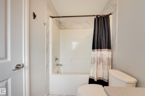 6687 Cardinal Road, Edmonton, AB - Indoor Photo Showing Bathroom