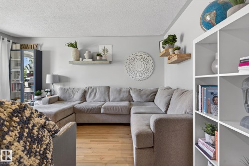5511 51 Avenue, Beaumont, AB - Indoor Photo Showing Living Room