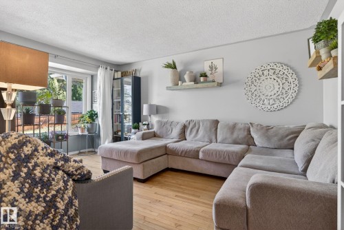 5511 51 Avenue, Beaumont, AB - Indoor Photo Showing Living Room
