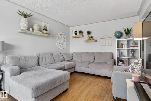 5511 51 Avenue, Beaumont, AB - Indoor Photo Showing Living Room