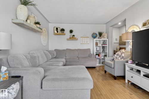 5511 51 Avenue, Beaumont, AB - Indoor Photo Showing Living Room