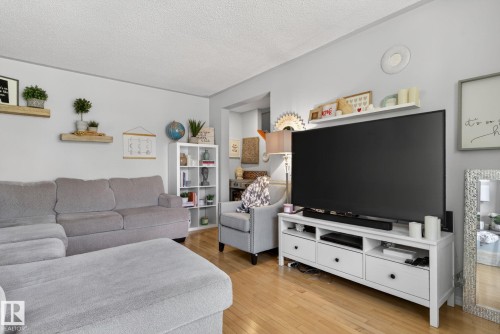 5511 51 Avenue, Beaumont, AB - Indoor Photo Showing Living Room