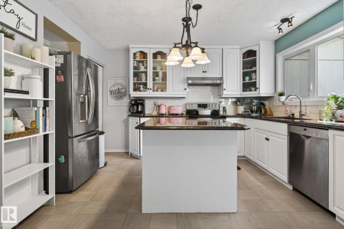 5511 51 Avenue, Beaumont, AB - Indoor Photo Showing Kitchen