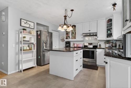 5511 51 Avenue, Beaumont, AB - Indoor Photo Showing Kitchen