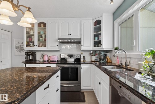 5511 51 Avenue, Beaumont, AB - Indoor Photo Showing Kitchen With Double Sink With Upgraded Kitchen