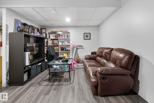 5511 51 Avenue, Beaumont, AB - Indoor