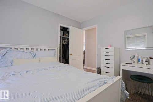 Bedroom featuring light gray walls and textured ceiling - 313 Jillings Crescent, Edmonton, AB - Indoor Photo Showing Bedroom