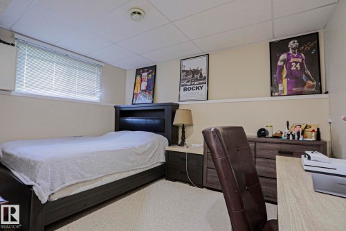 Bedroom featuring neutral-toned walls, a drop ceiling, and carpet flooring - 313 Jillings Crescent, Edmonton, AB - Indoor Photo Showing Bedroom